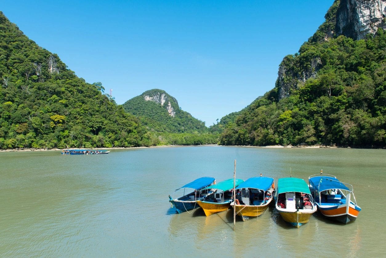 A group of boats floating on top of a lake.